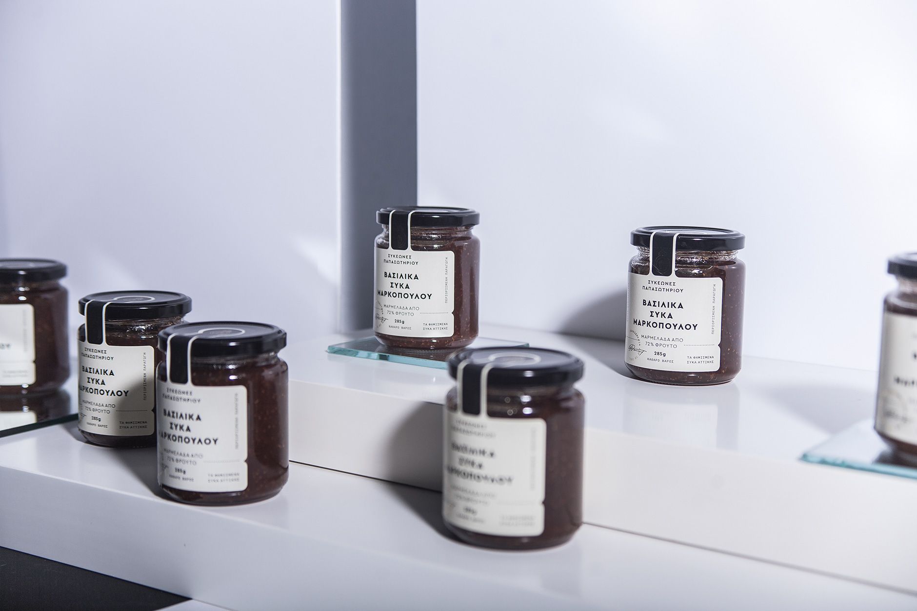 Loonatiks Design Crew-Sykeones Papasotiriou-1